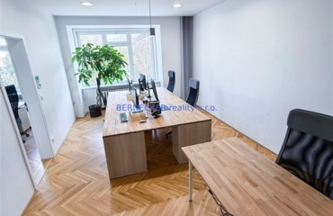 Komerční kancelářské prostory, Hradec Králové, nájem