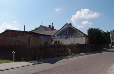 Pozemek se stavbou, Smiřice, prodej